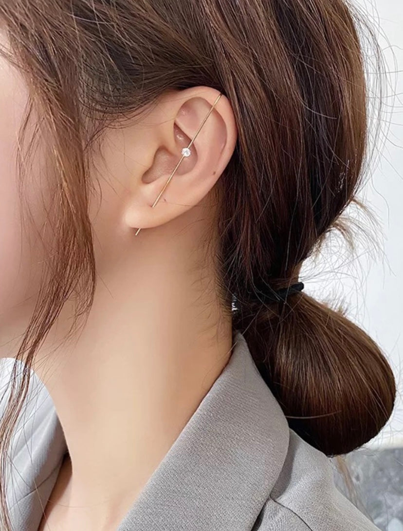 Elegant Single Diamond Earcuff