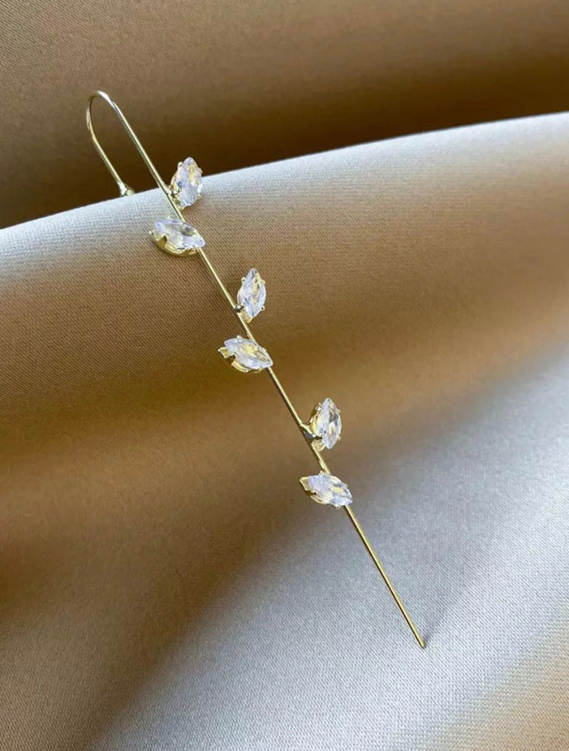 Elegant Leaf Petal Earcuff